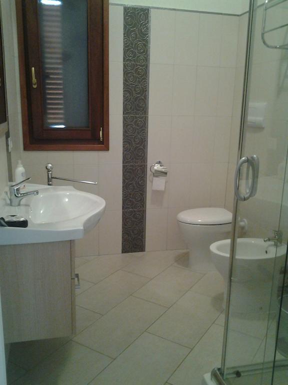 La Rosa Affittacamere La Caletta Habitación foto